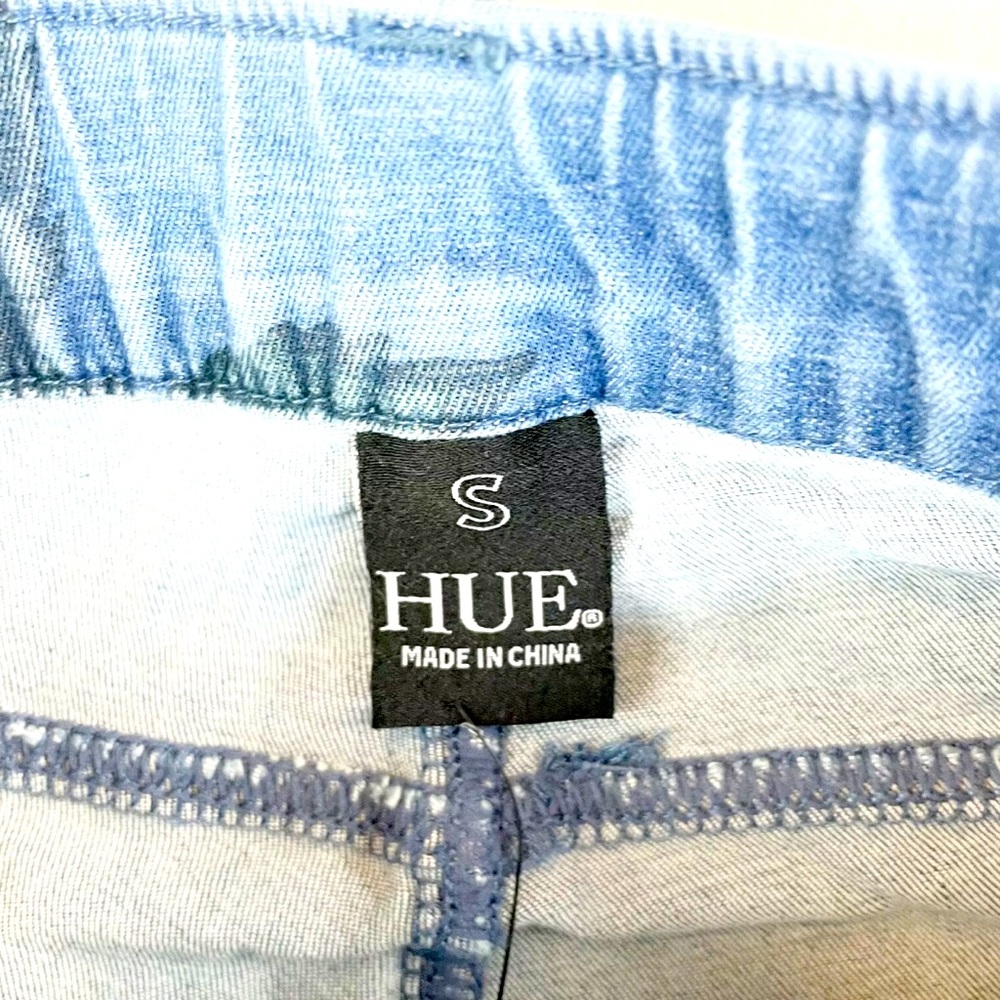 New denim leggings w/printed flowers by HUE. SizeS - Picture 7 of 10
